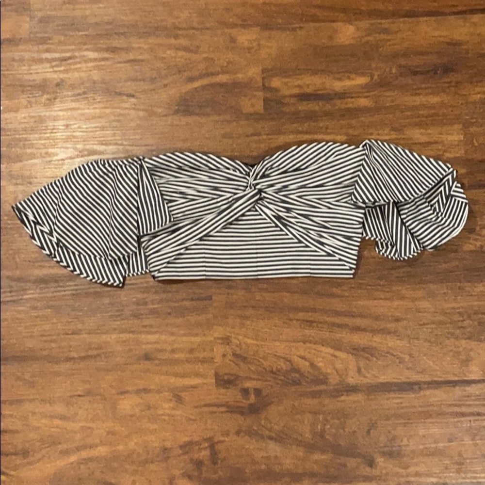 NWT Off the shoulder crop top